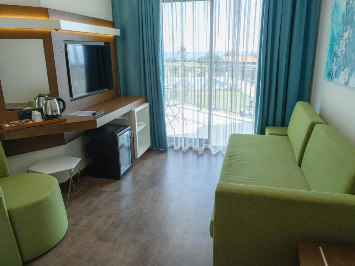 อโครเตอร์ โฮเทล แอนด์ สปา Hotel ดัตชา ภายนอก รูปภาพ
